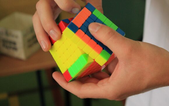 Zawody w układaniu kostki Rubika na czas