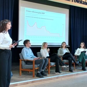 Ekonomiści ZS 1 organizatorami debaty uczniowskiej w ramach projektu ”Złote Szkoły NBP”