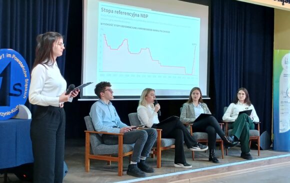 Ekonomiści ZS 1 organizatorami debaty uczniowskiej w ramach projektu ”Złote Szkoły NBP”