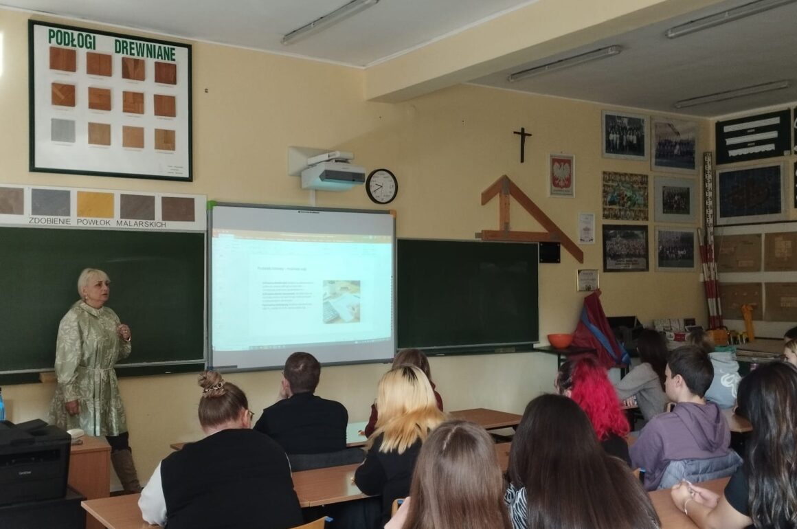 Warsztaty ekonomiczne Uniwersytetu WSB MERITO dla klasy patronackiej Warsztaty ekonomiczne Uniwersytetu WSB MERITO dla klasy patronackiej