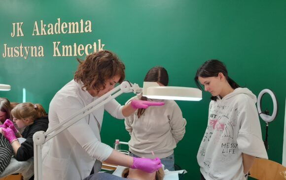 2 Nowe umiejętności – nowe możliwości! Za nami kolejne szkolenie kosmetyczne dla uczestniczek OHP!