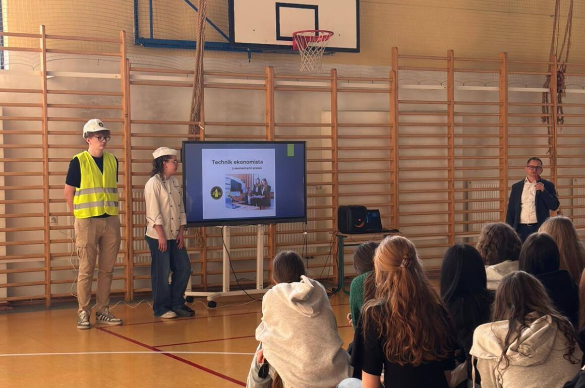 XXI Giełda Szkół Ponadpodstawowych w Ujeździe