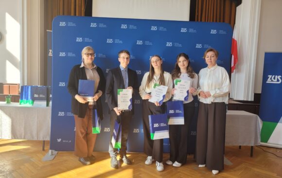 WhatsApp Image 2026-03-04 at 08.48.321 Ekonomiści naszej szkoły w Olimpiadzie ZUS