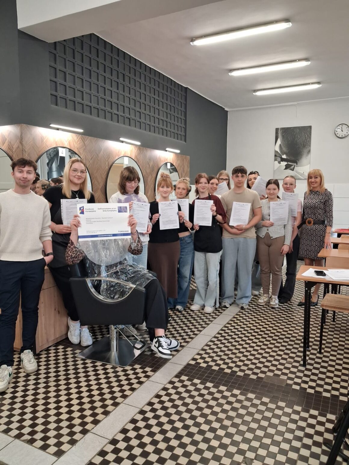 WhatsApp Image 2026-03-25 at 12.48.143 Staże uczniowskie dla Technikum Usług Fryzjerskich w ramach projektu Opolskie Szkolnictwo Zawodowe dla Ryku Pracy