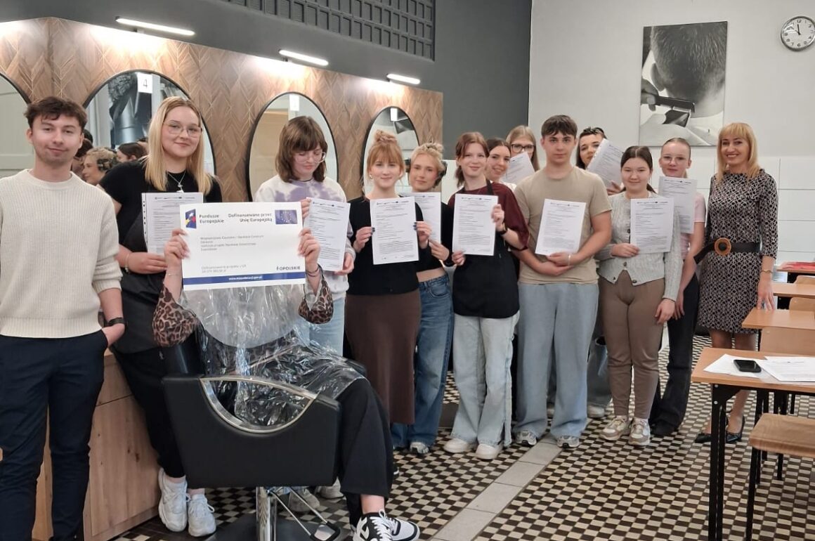 Staże uczniowskie dla Technikum Usług Fryzjerskich w ramach projektu Opolskie Szkolnictwo Zawodowe dla Ryku Pracy