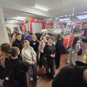 Przyszli logistycy poznają służby ratownicze – zajęcia w Straży Pożarnej