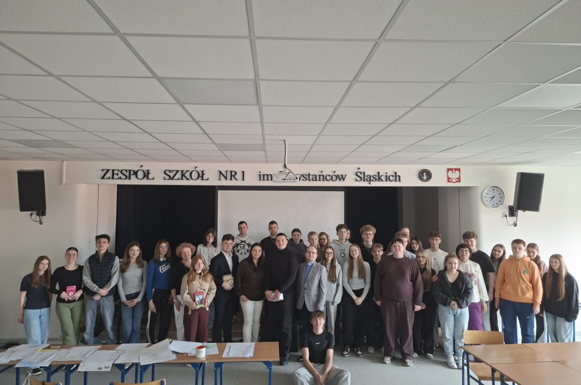 Dzień Biblijny w ZS1 – tradycja Wielkiego Tygodnia pełna refleksji, słowa i twórczości