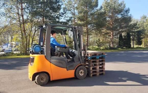 Kurs obsługi wózka widłowego dla uczniów ZS nr 1 – nowe możliwości w ramach wsparcia kształcenia zawodowego