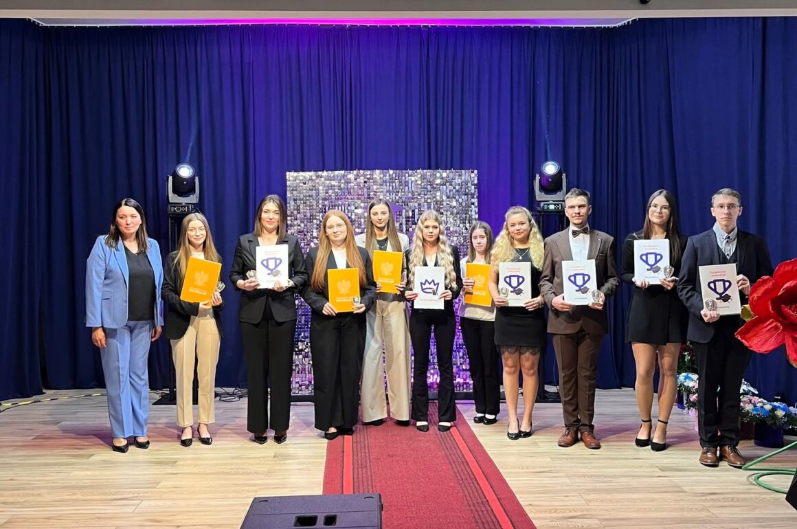 Uroczyste pożegnanie klas piątych już za nami…